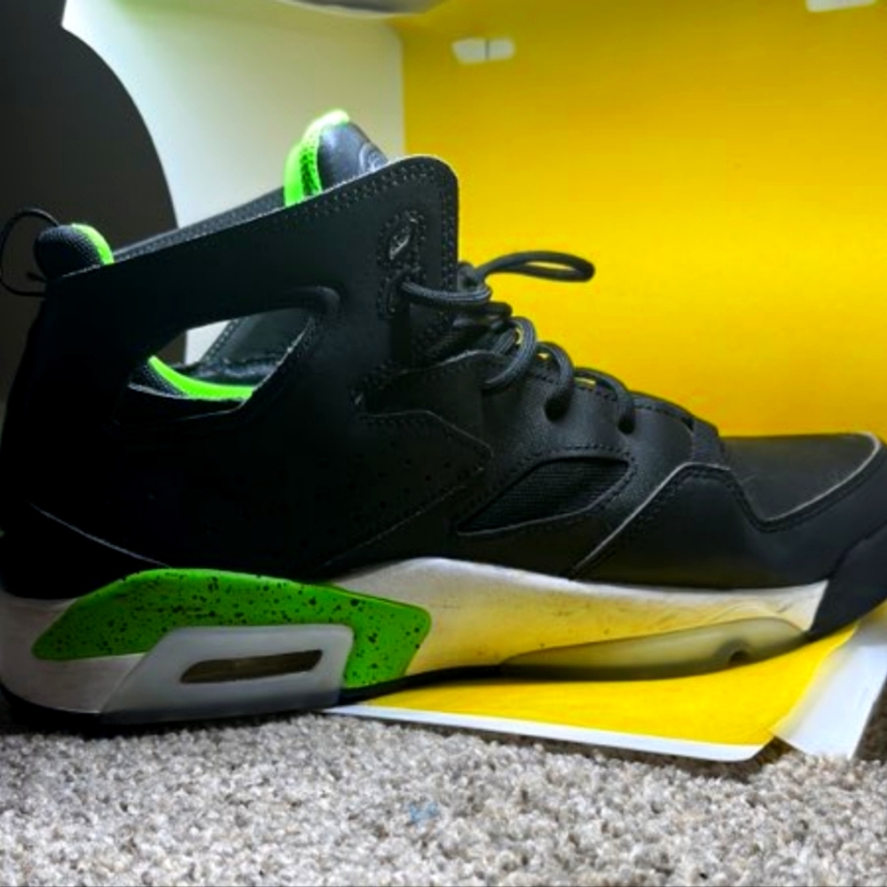 Jordan 6s Men's boys shoes size 10.5